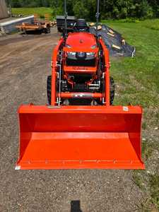Tractor Agrícola Compacto Kubota de 23.3 HP con Cargador Frontal - Product Image 2