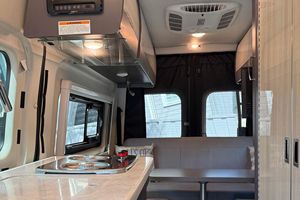 Conversión de Camper 2021 Sprinter 2500 Thor Tranquility 4x4, Motor Turbodiésel V6 - Product Image 4