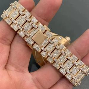 Montre de luxe en diamant de haute qualité pour femmes, affichage analogique avec bracelet inspiré des bijoux, disponible pour la livraison mondiale - Product Image 4