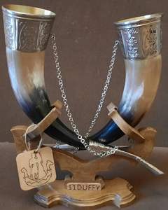 เขาสัตว์สำหรับดื่มคุณภาพสูง สไตล์ยุคกลาง 100% ปลอดภัยสำหรับอาหาร วัสดุออร์แกนิก ขัดเงา พร้อมขาตั้งเหล็ก งานฝีมือธรรมชาติ ของตกแต่งคริสต์มาส - Product Image 6