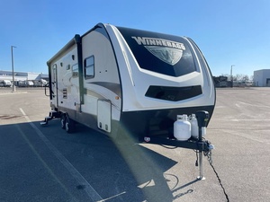 Winnebago M-i-n-n-i-e P-l-u-s 26R-B-S-S Usado del 2019 - Product Image 1