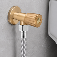 Robinet d'arrêt d'angle en acier inoxydable pour salle de bain commerciale, idéal pour les projets hôteliers et d'immeubles d'appartements