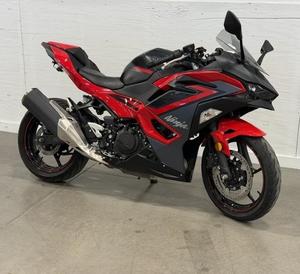 Motocicleta Deportiva NINJAs 500 ABS 2025, Nueva, con Motor Paralelo Bicilíndrico Refrigerado por Líquido, ABS, Alto Rendimiento, para Carreras y Calle - Product Image 1