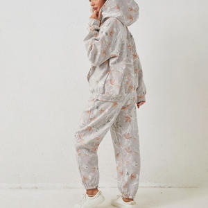 Survêtements pour femmes à la mode avec broderie d'étiquette d'impression de logo personnalisé et options de marque pour la salle de sport ou un usage quotidien - Product Image 2