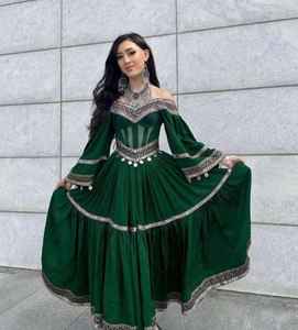 Robe de créateur Afghani pour femme avec broderie colorée et perles Vêtements traditionnels culturels uniques Coupe élégante et confortable - Product Image 4