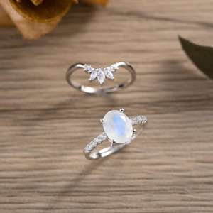 Conjunto de anillo de piedra lunar delicado, conjunto de anillo de compromiso de boda de piedra lunar ovalada, regalo de joyería de viaje a juego apilable para mujer - Product Image 6