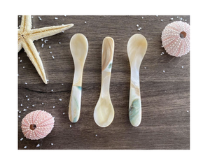 Cuillères élégantes en nacre pour servir le caviar, présentation de table et exportation en gros - Product Image 1