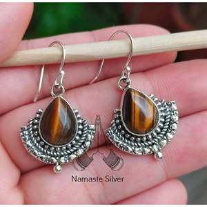 Boucles d'oreilles pendantes faites à la main en argent sterling 925, pierre précieuse œil de tigre naturelle, forme goutte d'eau, style bohème, cadeau d'anniversaire ou de Noël - Product Image 2