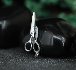 Collier pendentif ciseaux de coiffeur en argent sterling 925 pour homme, breloques artisanales, bijoux hip-hop par Phoenix Enterprise - Product Image 4