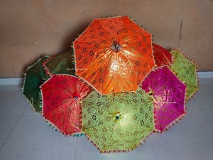 ร่มสำหรับตกแต่งงานแต่งงานของชาวอินเดียจำนวนมากร่มตกแต่งแบบ Haldi ร่มกันแดดพิมพ์สีทองตกแต่งฉากหลังที่กำลังมาแรง - Product Image 2