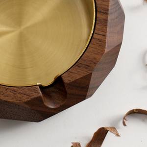 Cendrier à cigarettes en noyer massif Cendrier platonique unique avec cendrier en frêne doré Cadeau décoratif intérieur et extérieur - Product Image 4