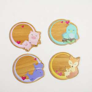 Juego de posavasos de madera de alta calidad diseñado para una fuerte protección de superficies, perfecto para espacios de vida modernos. - Product Image 5