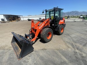Chargeuses sur pneus Kubota d'occasion certifiées CE, moteur diesel, faible consommation de carburant, équipement de construction à vendre - Product Image 5