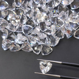 Topaze blanche naturelle 10 mm taille trillion, meilleure qualité, pierre précieuse en vrac pour la fabrication de bijoux - Product Image 3