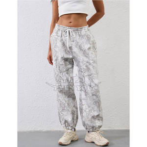 Pantalons de survêtement à thème jungle personnalisés, parmi les plus vendus, offrant un matériau respirant et un look décontracté et relaxant - Product Image 6