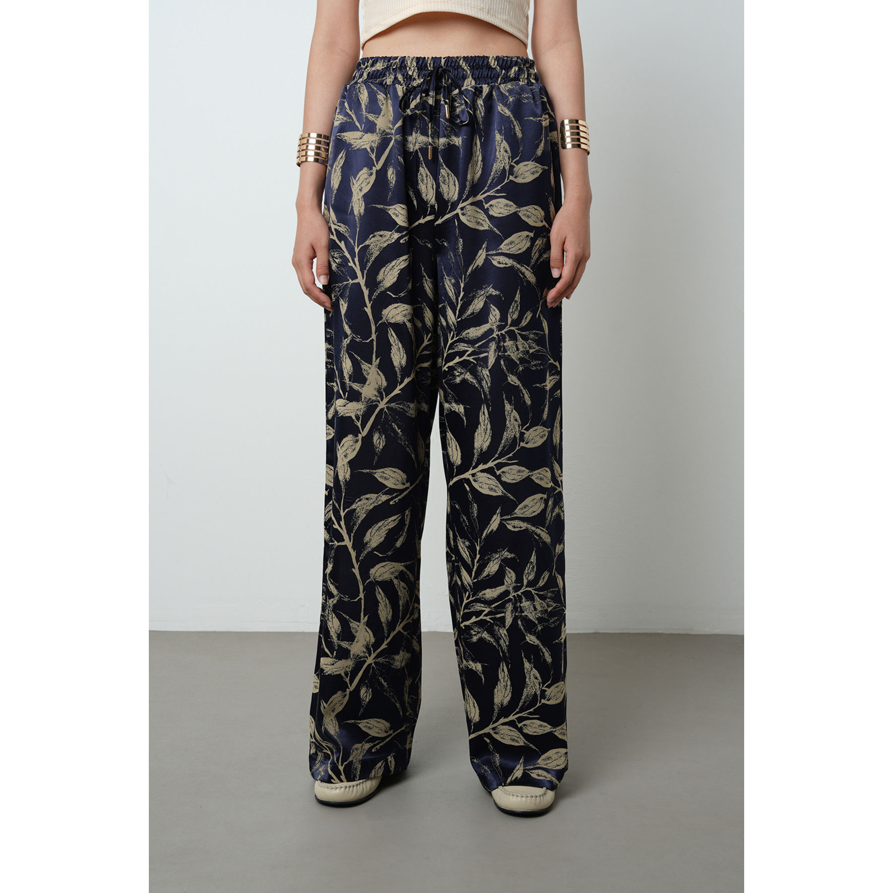 ลายสีน้ำเงินเข้ม