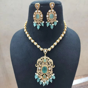 Ensemble exclusif de Kundan de mariée artisanal boucles d'oreilles majestueuses en laiton pour l'élégance classique pour les mariées de mariage - Product Image 1