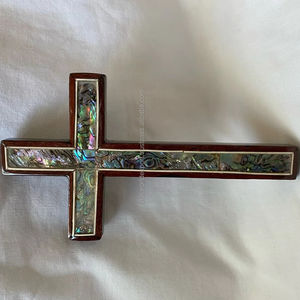 Premium MOP Inlay Cruz religiosa Artesanía de resina Medallón artesanal Regalos de vacaciones de Falak World Export - Product Image 1