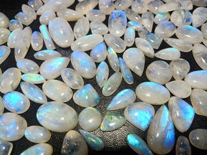 Pierres précieuses naturelles en vrac, pierre de naissance de juin, pierre de lune arc-en-ciel blanche, taille poire, pour la fabrication de bijoux, avec un éclat arc-en-ciel incroyable, Pierres Mehrajudin - Product Image 5