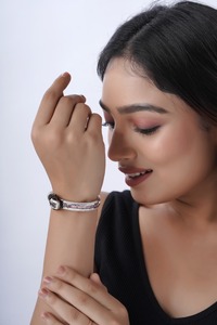 Conjunto de Pulsera de Plata con Moissanita Rosa en Corte Baguette, Estilo Hip Hop de Lujo para Mujer, Hebilla Premium, Moderna y Elegante - Product Image 5