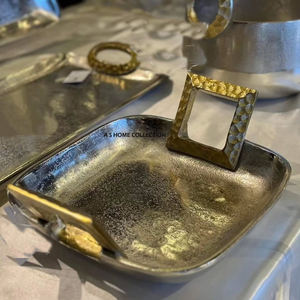 Forme carrée martelée poignées dorées plateau de luxe moderne servir les meilleurs fruits plateau de couleur argent fabriqué à la main - Product Image 1