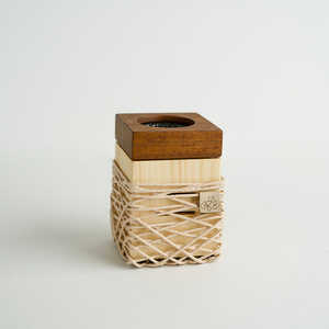 เตาเผาเครื่องหอมไม้มะม่วงทรงสี่เหลี่ยม เป็นมิตรกับสิ่งแวดล้อม พร้อมลวดตกแต่งสีชมพู ดีไซน์ทำมือ และฝาปิดที่ถอดออกได้ - Product Image 3