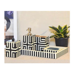 Ensemble de salle de bain en bois moderne de luxe 5 pièces artisanales couleur bois naturel poli brillant accessoire de bain de luxe fait à la main - Product Image 1