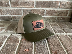 Sombrero de camionero de malla estructurada con diseño de parche de cuero personalizado, proveedor hecho en Vietnam, moda cómoda y de alta calidad para adultos - Product Image 3