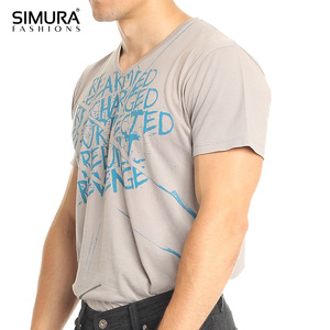 เสื้อยืดคอกว้างผู้ชาย SIMURA FASHIONS แขนสั้น ผ้าฝ้ายผสมโพลีเอสเตอร์ พิมพ์ลายตัวอักษร ดีไซน์ลำลอง ทรงเข้ารูป สีตามสั่ง - Product Image 3