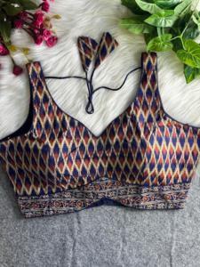 Beau design Bollywood Chemisier imprimé en coton Ajrakh le plus tendance à la mode au tarif de gros - Product Image 4