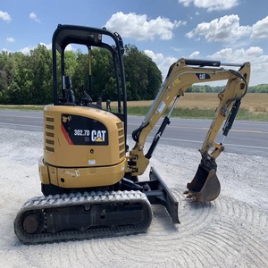 Miniexcavadoras CAT compactas 302 CR diseñadas para paisajismo de construcción a pequeña escala y trabajos de utilidad con fácil operación - Product Image 5