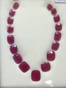 พลอยทับทิมสีชมพู 240.99 กะรัต จากโมซัมบิก รูปทรงคุชชั่น  ผ่านการอบความร้อน สำหรับเครื่องประดับชั้นดี โดย Prismatic Gems - Product Image 4