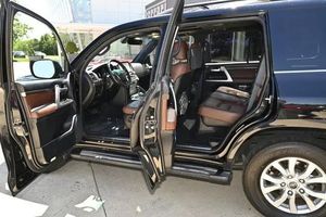 2017 Toyota La ND C ruiser V8 - Product Image 4