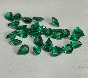Émeraudes naturelles calibrées 7x5 mm, forme poire, provenance Zambie, qualité AAA+, certifiées IGI, couleur vert vif, grande clarté - Product Image 6