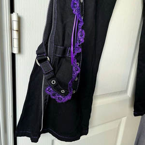 Pantalon gothique en dentelle avec chaîne et accessoires pour femmes Dark Street, noir et violet, 2026 - Product Image 4