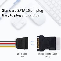 El conector del adaptador macho SATA de 15 pines a 4 pines IDE se aplica al conector para discos duros