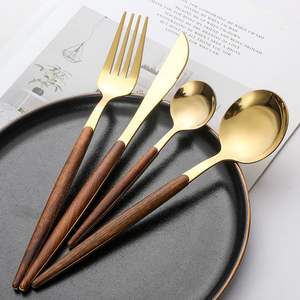 Juego de cubiertos de acero inoxidable dorado brillante de la serie Bulk Knight, cuchillo, cuchara y tenedor con diseño de calcomanía de madera - Product Image 5