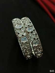Mayorista de Brazaletes de Diamantes Americanos Exclusivos de la India, Brazalete Chapado en Oro con Circonitas - Joyería Étnica India de Imitación al por Mayor para Novias - Product Image 2