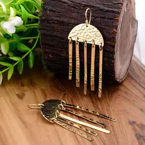 Boucles d'oreilles en laiton goutte d'or | Bijoux pendants faits à la main de style Kylin | Cadeau léger Boho Chic pour femme - Product Image 2