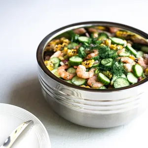 Bol artisanal en métal d'inspiration nordique, bord en forme de feuille et martelage subtil, sûr pour Zahid Exports, plaqué et sécurisé - Product Image 3