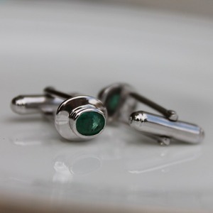 Livraison rapide Boutons de manchette traditionnels pour hommes en argent 925 ovale émeraude de Zambie Cadeau d'entreprise Fabrication de boutons de manchette Production Europe - Product Image 3