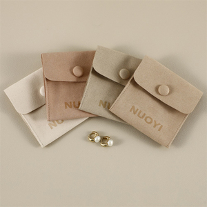 NUOYI Boîte à bijoux en microfibre de velours avec logo personnalisé Petite boucle d'oreille Bracelet Collier Pochette cadeau avec tampon d'insertion - Product Image 5
