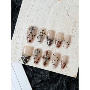 Sacred Leopard Press on Nail, design élégant pour ongles, pour femmes - Product Image 1
