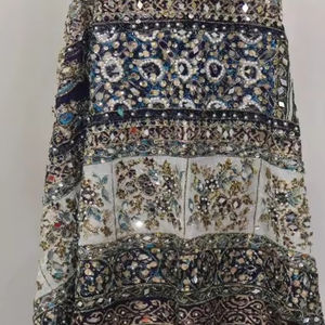 Nouveau lancement : Châle long en soie chinon fait main, de créateur, couleur unie, avec bordure en dentelle dorée et travail miroir, ethnique, doux pour la peau - Product Image 5