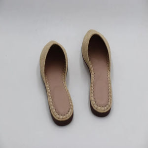 Vente en gros de pantoufles et sandales marocaines faites à la main en raphia, chaussures tissées écologiques pour femmes et hommes, commande en gros, fournisseur direct - Product Image 1