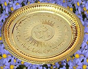 Latón dorado duradero de 7 pulgadas Pujan Thali portátil Om-Design latón Pooja placa reutilizable Prashad Chandan artículos almacenados portátil - Product Image 5