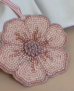 Cuentas de Ágata Musgosa Talladas a Mano - Dijes de 14mm para Collares y Pulseras - Gema Tallada con Diseño de Flor de Ciruelo - Product Image 4