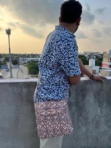 À la mode Vente Chaude Personnalisé Pad Matelassé Haute Qualité Portable Ordinateur Portable Soins Puffy Pouch Table Manches Femmes Bouton Plus Proche Sac - Product Image 3