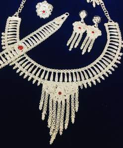 Parure de bijoux vintage style Dubaï : boucles d'oreilles, bracelets, peignes en cuivre – Tendance France, Mayotte, Comores - Product Image 4