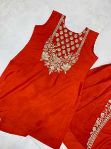 Elegante diseñador paquistaní Totalmente listo Juego de 3 piezas-Bordado Kurta Sharara tradicional Salwar Kameez para ropa de fiesta - Product Image 6